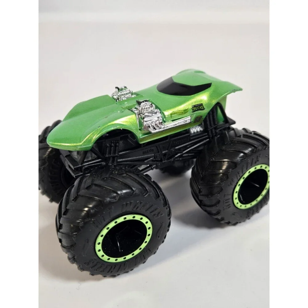Hot Wheels Monster Trucks Lot 3 1:64 Monster Mutt Dragon Twin Mill 68 Diecast